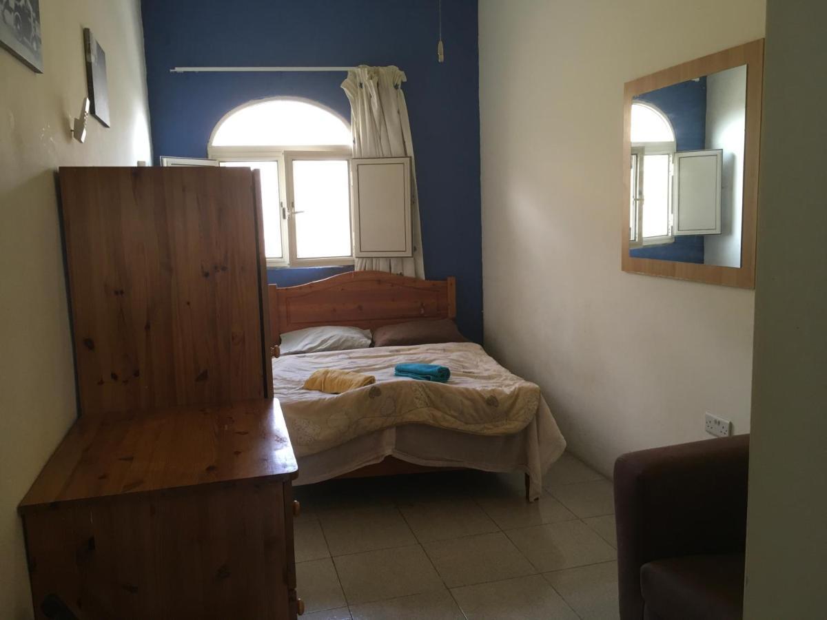 Butts Inn Annex Dormitory Hostel Ghajn il-Kbira  Экстерьер фото